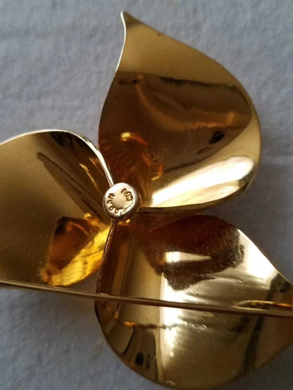 Vintage Sarah Coventry Trillium Goldtone Brooch
